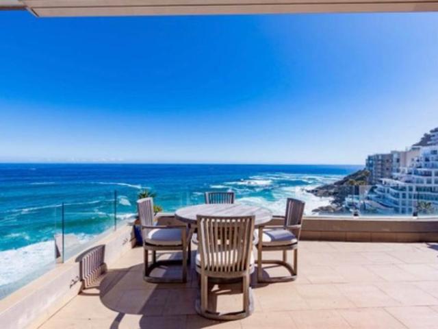 Apartment for sale in Cape Town, Atlantic Seaboard