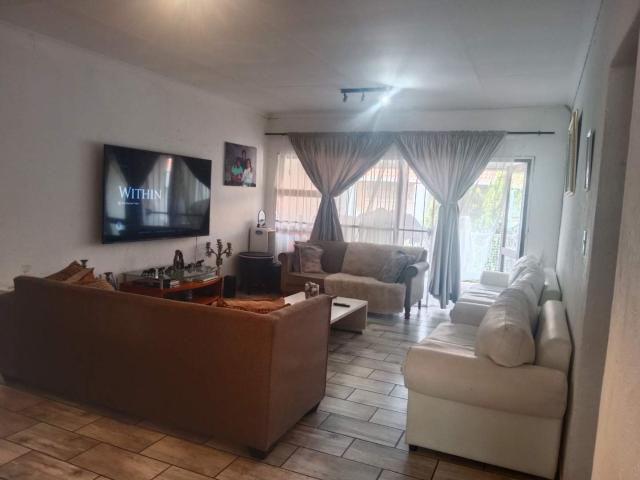 Apartment for sale in Johannesburg, City of Johannesburg Metropolitan Municipality