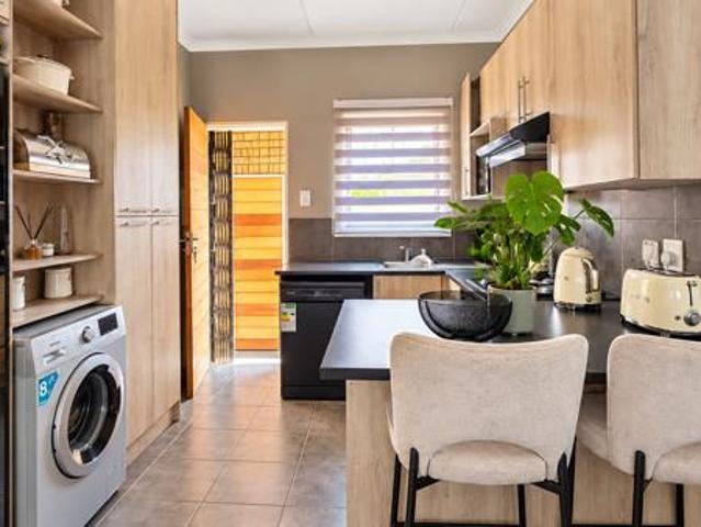 Apartment for sale in Potchefstroom, Tlokwe Local Municipality