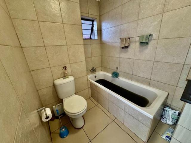 Apartment for sale in Dr Kenneth Kaunda, North West