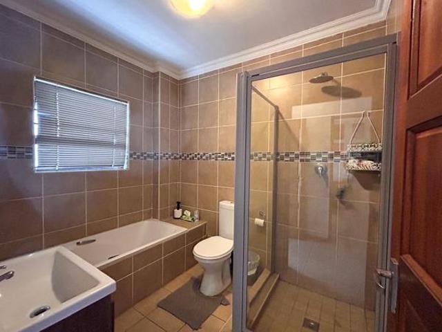 Apartment for sale in Dr Kenneth Kaunda, North West