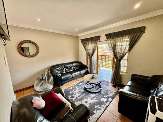 Apartment for sale in Dr Kenneth Kaunda, North West