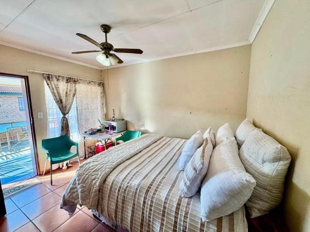 Apartment for sale in Dr Kenneth Kaunda, North West