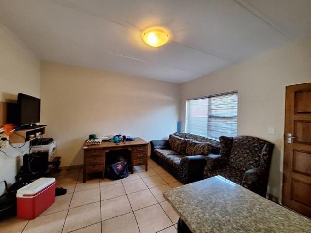 Apartment for sale in Dr Kenneth Kaunda, North West