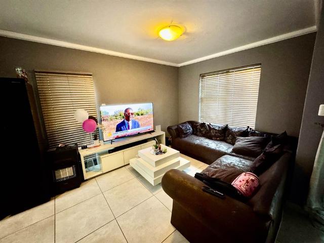 Apartment for sale in Dr Kenneth Kaunda, North West