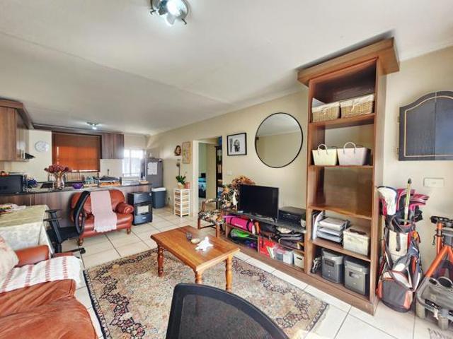 Apartment for sale in Dr Kenneth Kaunda, North West