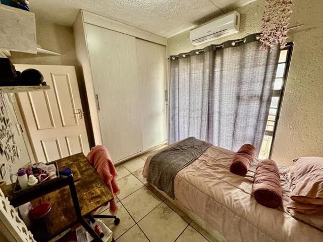Apartment for sale in Dr Kenneth Kaunda, North West