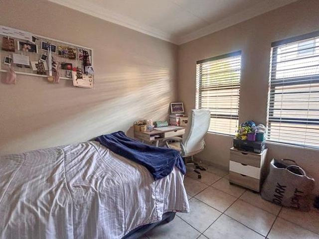 Apartment for sale in Dr Kenneth Kaunda, North West