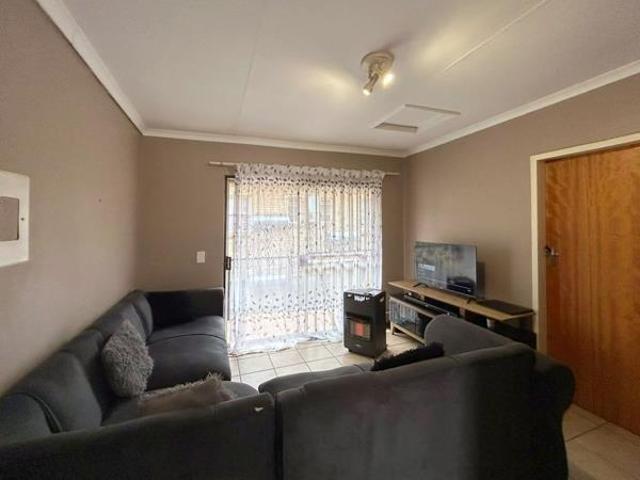 Apartment for sale in Potchefstroom, Tlokwe Local Municipality