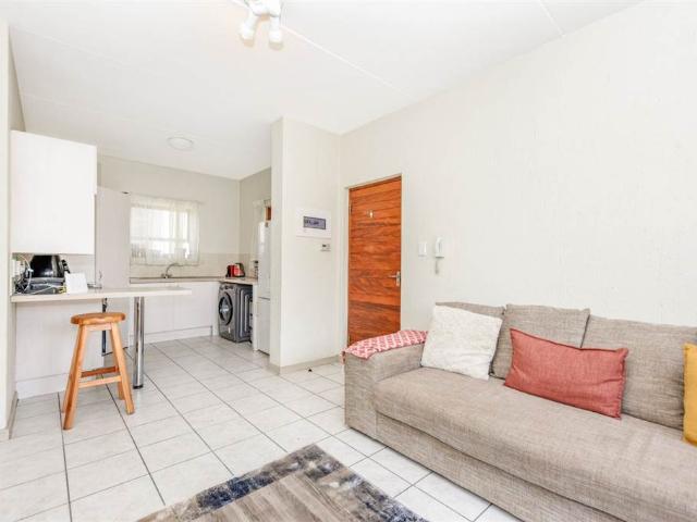 Flat for sale in Vosloorus, Gauteng