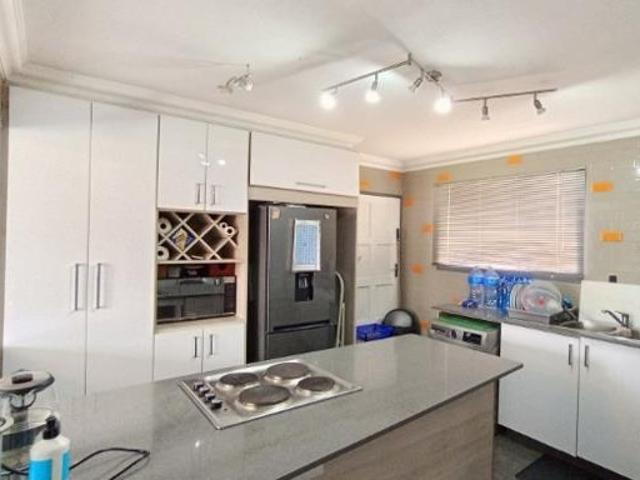 Apartment for sale in Seaview, Kwazulu-natal