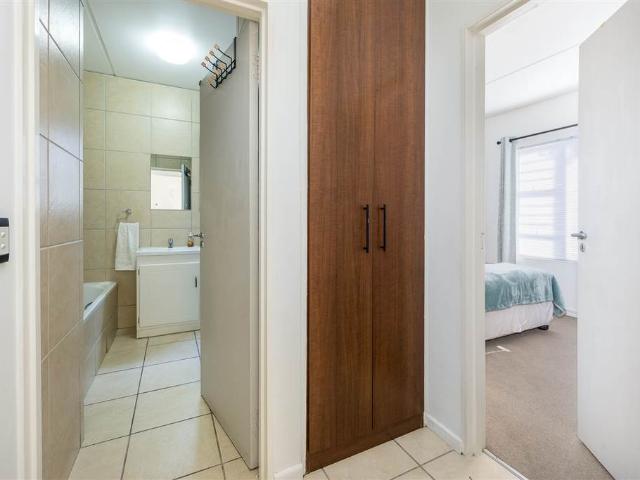 Apartment for sale in Cape Town, Northern Suburbs