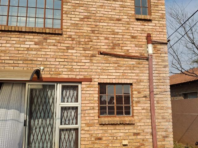 Apartment for sale in Mohlakeng, Gauteng