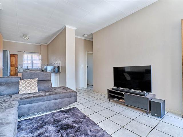 Apartment for sale in Vosloorus, Gauteng