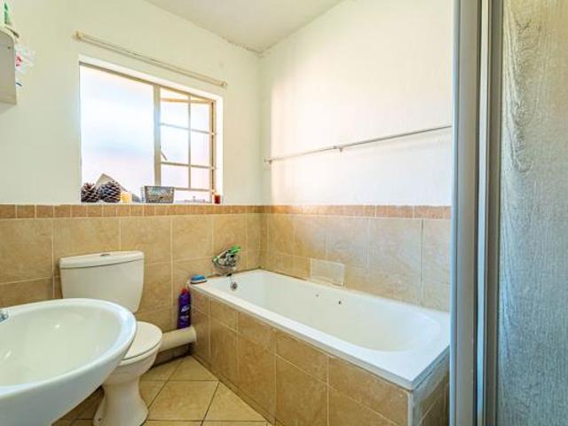 Apartment for sale in Vosloorus, Gauteng
