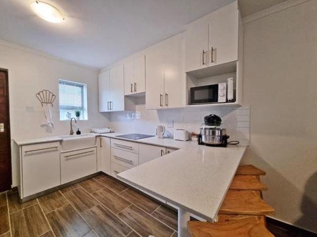 Apartment for sale in Jeffreys Bay, Kouga Local Municipality