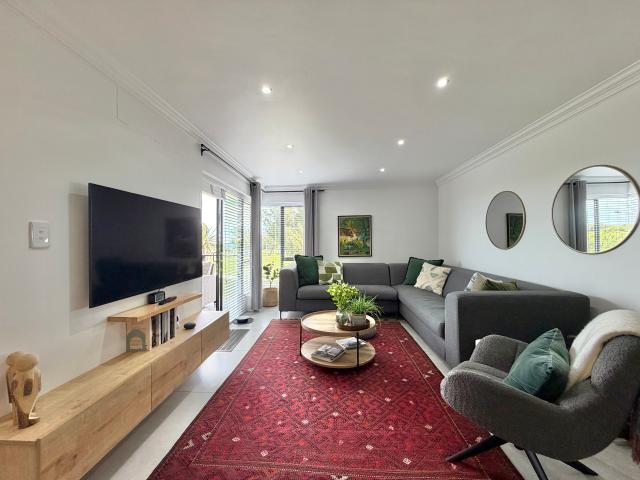 Apartment for sale in Jeffreys Bay, Kouga Local Municipality