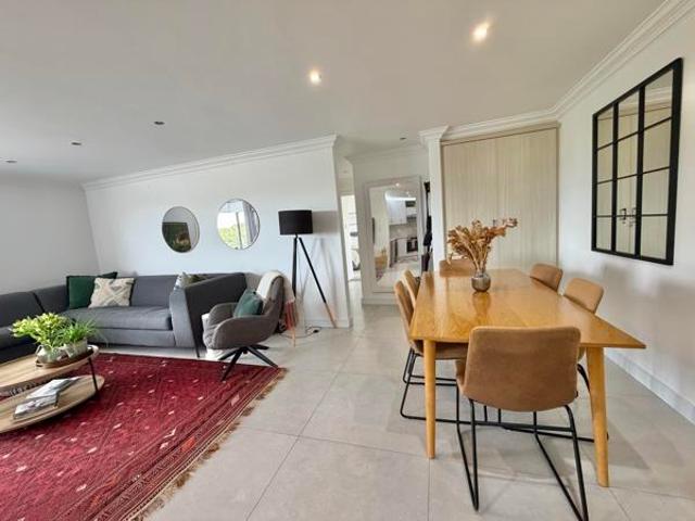 Apartment for sale in Jeffreys Bay, Kouga Local Municipality