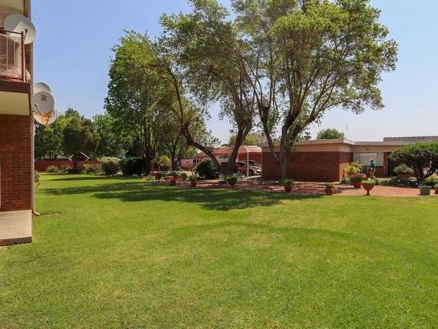 Apartment for sale in Klerksdorp, Matlosana Local Municipality