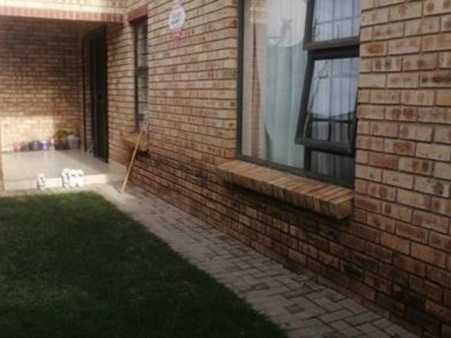 Apartment for sale in Dr Kenneth Kaunda, North West