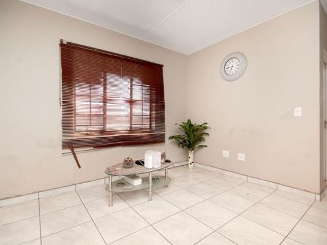 Apartment for sale in West Rand Garden estates, Westonaria Local Municipality