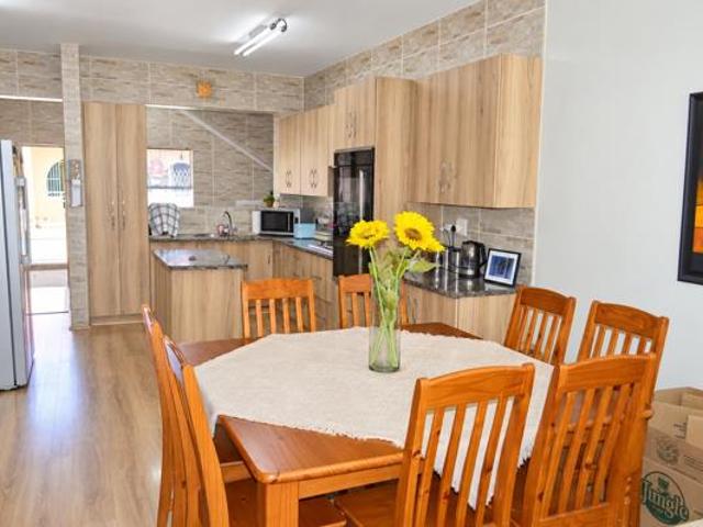 Apartment for sale in Klerksdorp, Matlosana Local Municipality