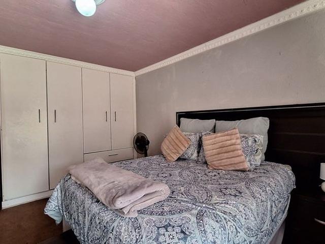 Apartment for sale in Johannesburg, West