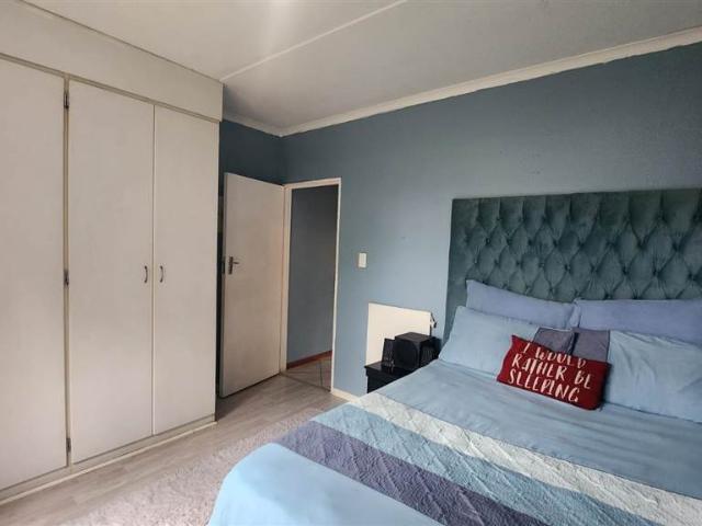 Apartment for sale in Johannesburg, North & Sandton