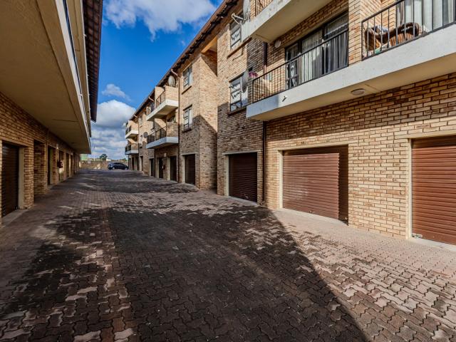 Apartment for sale in Nooitgedacht, Gauteng