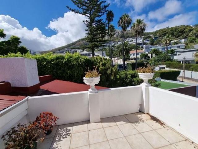 Apartment for rent in Fresnaye, Cape Town