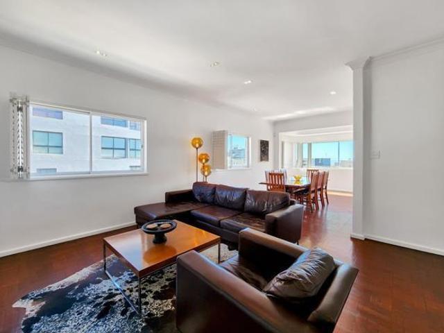 Apartment for rent in Fresnaye, Cape Town