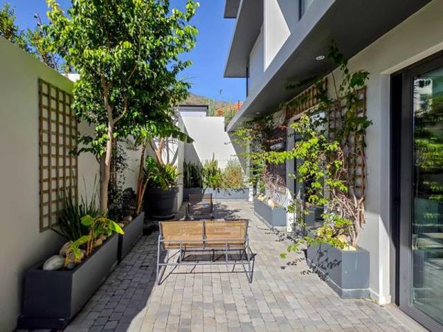 Apartment for sale in Cape Town, Western Cape