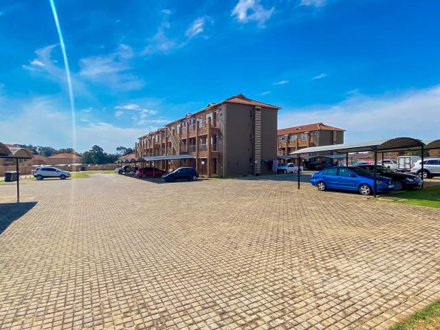 Apartment for sale in Mohlakeng, Gauteng