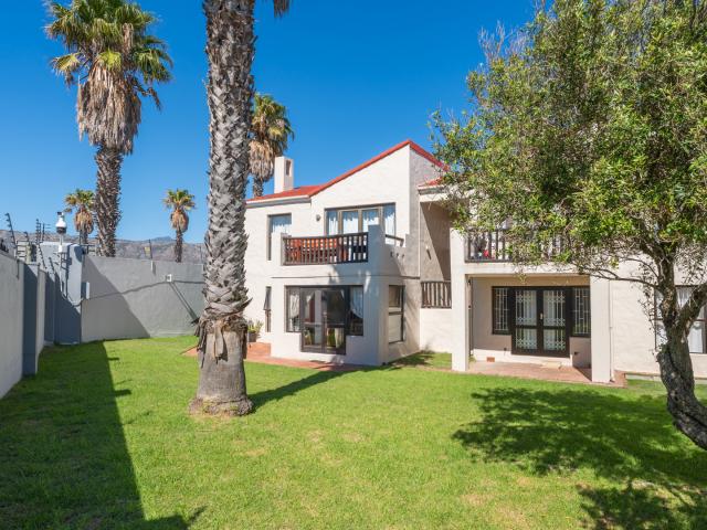 Apartment for rent in Strand, Western Cape