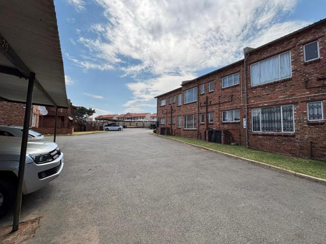 Apartment for sale in Nooitgedacht, Gauteng