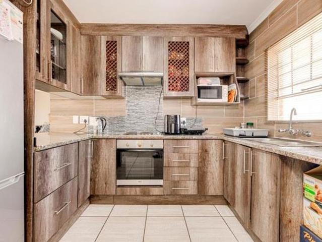 Apartment for sale in West Rand Garden estates, Westonaria Local Municipality