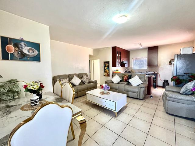 Apartment for sale in Akasia, Gauteng