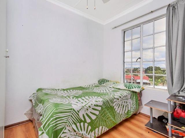 Apartment for sale in Johannesburg, West