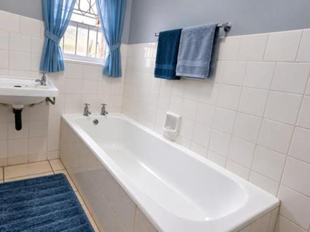 Apartment for sale in Nelson Mandela Bay Ward 18, Nelson Mandela Bay Metropolitan Municipality