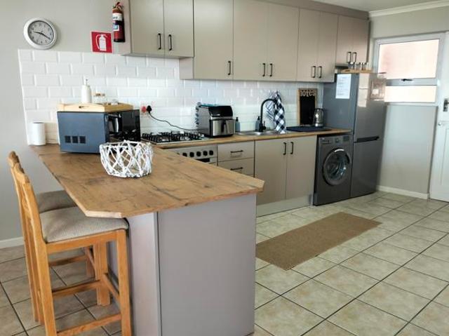 Apartment for rent in Jeffreys Bay, Kouga Local Municipality