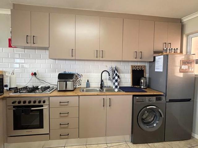 Apartment for rent in Jeffreys Bay, Kouga Local Municipality