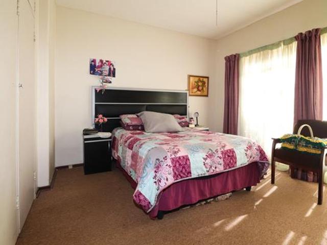 Apartment for sale in Dr Kenneth Kaunda, North West