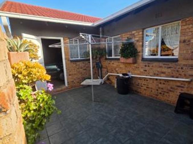 Apartment for sale in Dr Kenneth Kaunda, North West