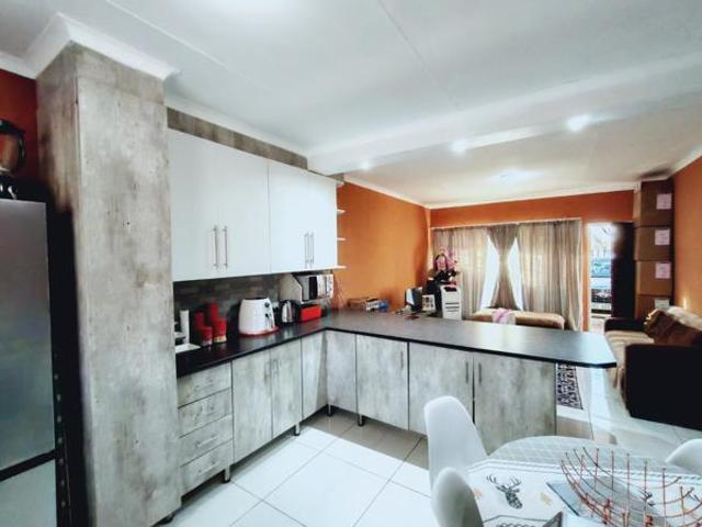 Apartment for sale in Dr Kenneth Kaunda, North West