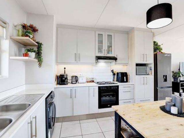 Apartment for sale in Cape Town, Western Cape