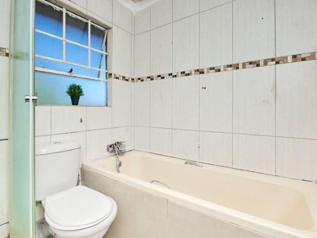 Apartment for sale in Johannesburg, West