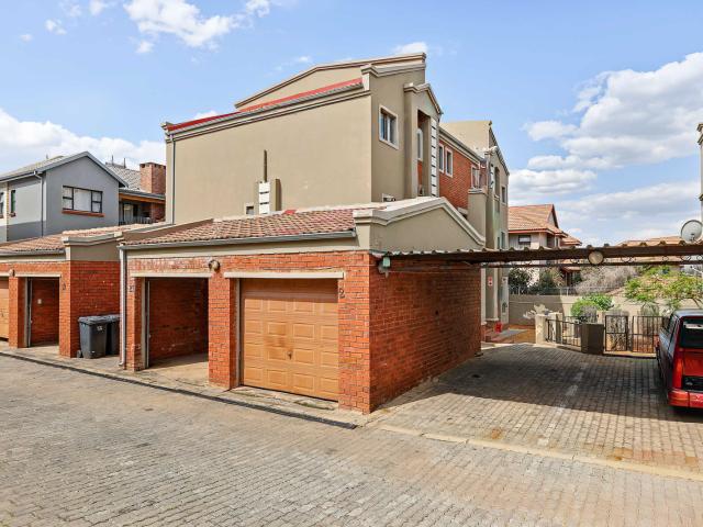 Apartment for sale in Roodepoort, City of Johannesburg Metropolitan Municipality