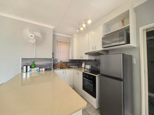 Apartment for sale in Jeffreys Bay, Kouga Local Municipality