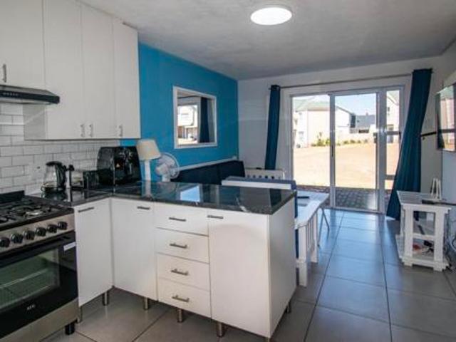 Apartment for sale in Jeffreys Bay, Kouga Local Municipality