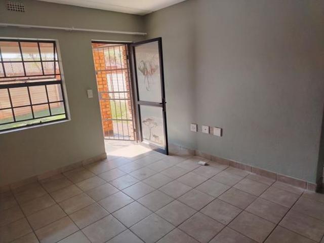 Apartment for rent in Waterkloof, Gauteng